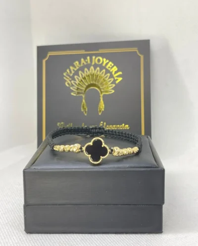PULSERA TEJIDA TRÉBOL